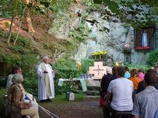 Wallfahrer aus Meschede besuchten die Fatima Grotte (Foto: Karl-Franz Thiede)